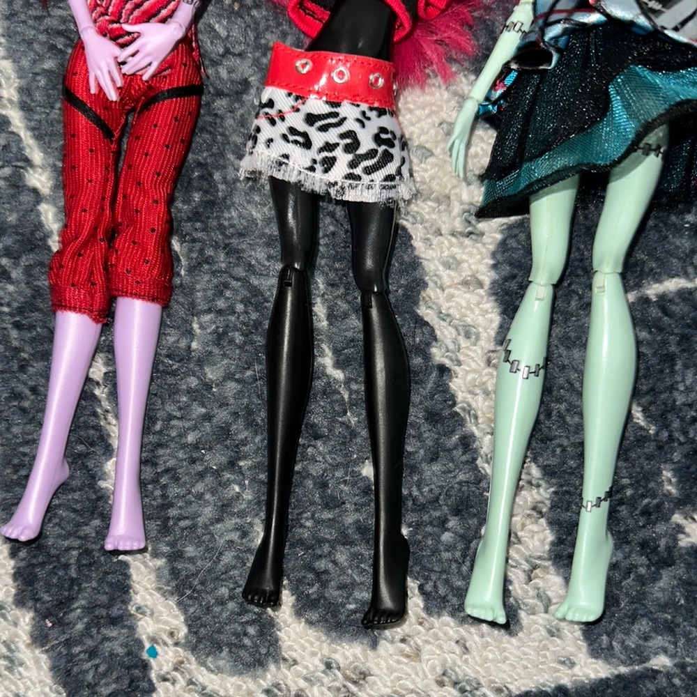 Monster High Dolls Trio - Red, Black, Green - Picture 6 of 9